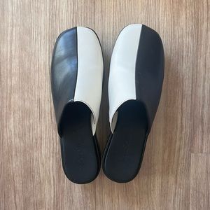 Lisa says gah colorblock Dakota clog